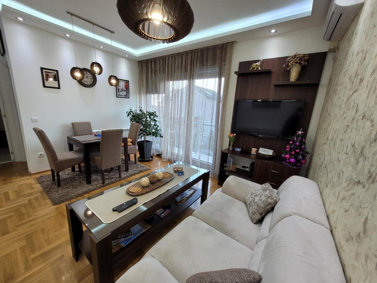 Apartment Iris Belgrado Exterior foto
